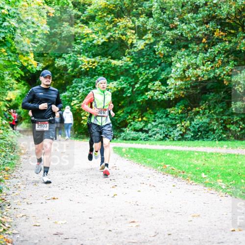 12.10.2025 - Bramfelder Halbmarathon 2025 Dr. Thomas Lammeyer http://msf.ph/oto/9352110 12.10.2025 10:42:15 Laufen 2903, 2010 meine-sportfotos.de