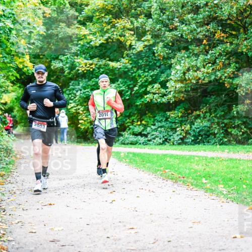 12.10.2025 - Bramfelder Halbmarathon 2025 Dr. Thomas Lammeyer http://msf.ph/oto/9352112 12.10.2025 10:42:15 Laufen 2903, 2010 meine-sportfotos.de