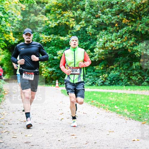 12.10.2025 - Bramfelder Halbmarathon 2025 Dr. Thomas Lammeyer http://msf.ph/oto/9352118 12.10.2025 10:42:16 Laufen 2903, 010 meine-sportfotos.de