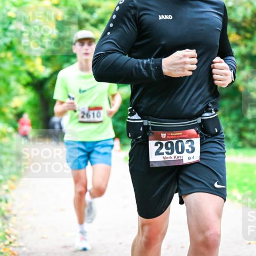 12.10.2025 - Bramfelder Halbmarathon 2025 Dr. Thomas Lammeyer http://msf.ph/oto/9352130 12.10.2025 10:42:18 Laufen 2610, 34, 2903, 4 meine-sportfotos.de
