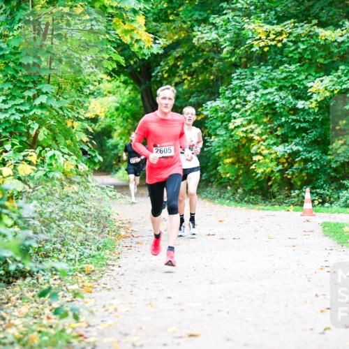 12.10.2025 - Bramfelder Halbmarathon 2025 Dr. Thomas Lammeyer http://msf.ph/oto/9352137 12.10.2025 10:42:24 Laufen 2605 meine-sportfotos.de