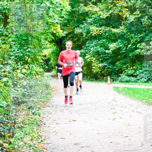 12.10.2025 - Bramfelder Halbmarathon 2025 Dr. Thomas Lammeyer http://msf.ph/oto/9352142 12.10.2025 10:42:24 Laufen 2605 meine-sportfotos.de