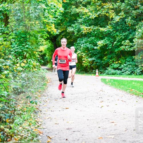 12.10.2025 - Bramfelder Halbmarathon 2025 Dr. Thomas Lammeyer http://msf.ph/oto/9352144 12.10.2025 10:42:25 Laufen 2605, 020 meine-sportfotos.de