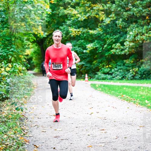 12.10.2025 - Bramfelder Halbmarathon 2025 Dr. Thomas Lammeyer http://msf.ph/oto/9352152 12.10.2025 10:42:26 Laufen 2605 meine-sportfotos.de