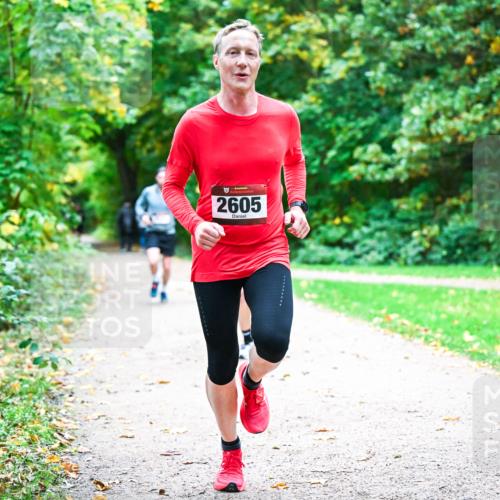 12.10.2025 - Bramfelder Halbmarathon 2025 Dr. Thomas Lammeyer http://msf.ph/oto/9352158 12.10.2025 10:42:26 Laufen 2605 meine-sportfotos.de
