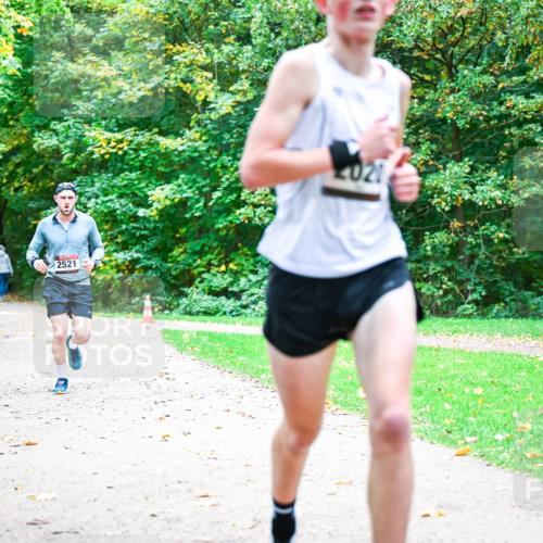 12.10.2025 - Bramfelder Halbmarathon 2025 Dr. Thomas Lammeyer http://msf.ph/oto/9352166 12.10.2025 10:42:28 Laufen 2521 meine-sportfotos.de