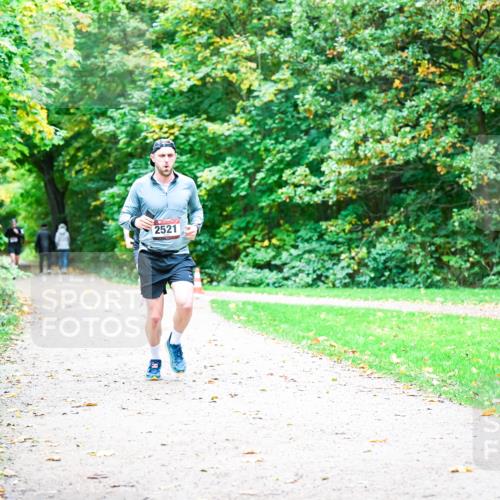 12.10.2025 - Bramfelder Halbmarathon 2025 Dr. Thomas Lammeyer http://msf.ph/oto/9352168 12.10.2025 10:42:29 Laufen 2521 meine-sportfotos.de