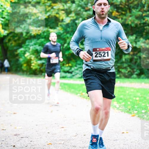 12.10.2025 - Bramfelder Halbmarathon 2025 Dr. Thomas Lammeyer http://msf.ph/oto/9352181 12.10.2025 10:42:31 Laufen 2133, 2521 meine-sportfotos.de