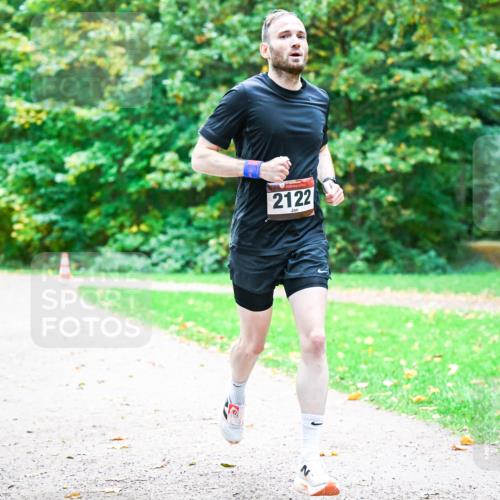 12.10.2025 - Bramfelder Halbmarathon 2025 Dr. Thomas Lammeyer http://msf.ph/oto/9352186 12.10.2025 10:42:32 Laufen 2122 meine-sportfotos.de
