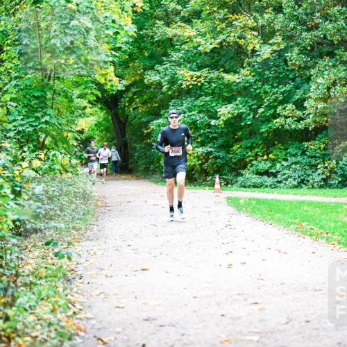 12.10.2025 - Bramfelder Halbmarathon 2025 Dr. Thomas Lammeyer http://msf.ph/oto/9352188 12.10.2025 10:42:37 Laufen 2880 meine-sportfotos.de