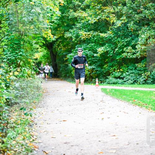 12.10.2025 - Bramfelder Halbmarathon 2025 Dr. Thomas Lammeyer http://msf.ph/oto/9352189 12.10.2025 10:42:37 Laufen 2880 meine-sportfotos.de