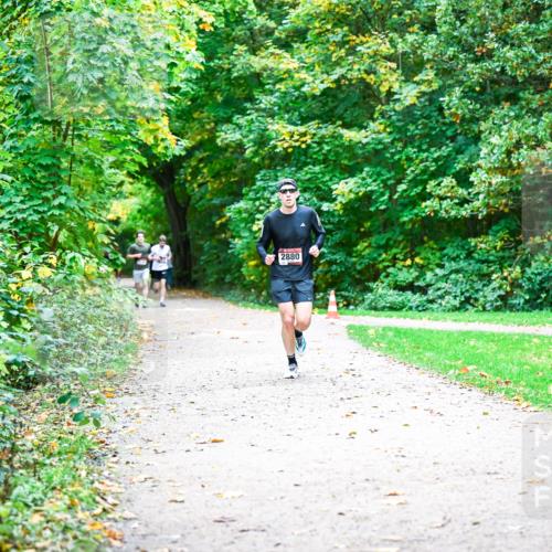 12.10.2025 - Bramfelder Halbmarathon 2025 Dr. Thomas Lammeyer http://msf.ph/oto/9352193 12.10.2025 10:42:38 Laufen 2880 meine-sportfotos.de