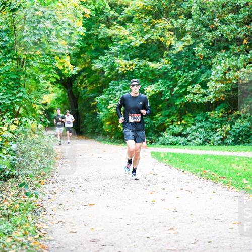 12.10.2025 - Bramfelder Halbmarathon 2025 Dr. Thomas Lammeyer http://msf.ph/oto/9352196 12.10.2025 10:42:38 Laufen 2880 meine-sportfotos.de