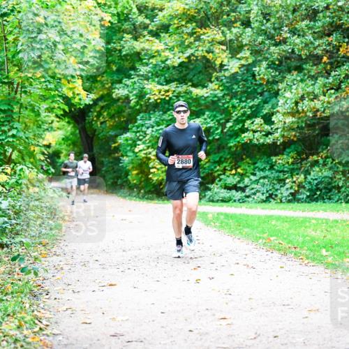 12.10.2025 - Bramfelder Halbmarathon 2025 Dr. Thomas Lammeyer http://msf.ph/oto/9352199 12.10.2025 10:42:39 Laufen 2880 meine-sportfotos.de