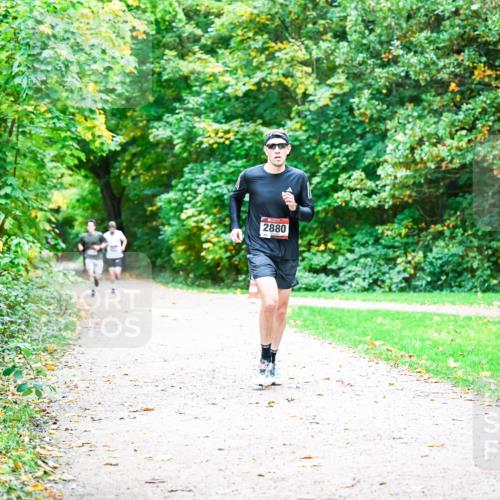 12.10.2025 - Bramfelder Halbmarathon 2025 Dr. Thomas Lammeyer http://msf.ph/oto/9352202 12.10.2025 10:42:39 Laufen 2880 meine-sportfotos.de