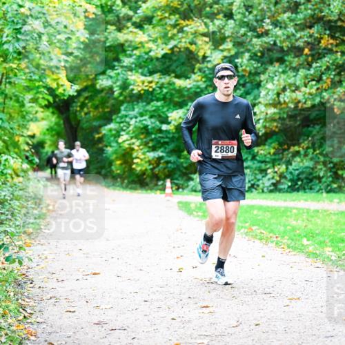 12.10.2025 - Bramfelder Halbmarathon 2025 Dr. Thomas Lammeyer http://msf.ph/oto/9352207 12.10.2025 10:42:40 Laufen 2880 meine-sportfotos.de