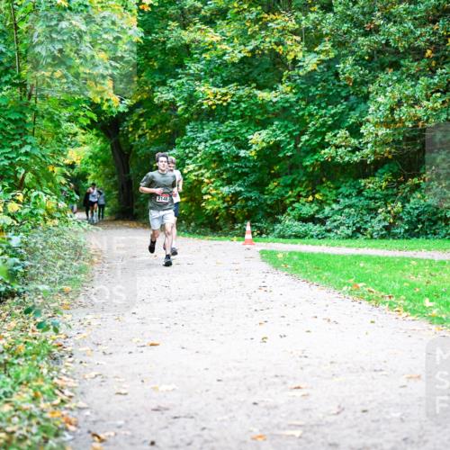 12.10.2025 - Bramfelder Halbmarathon 2025 Dr. Thomas Lammeyer http://msf.ph/oto/9352215 12.10.2025 10:42:42 Laufen 2148 meine-sportfotos.de