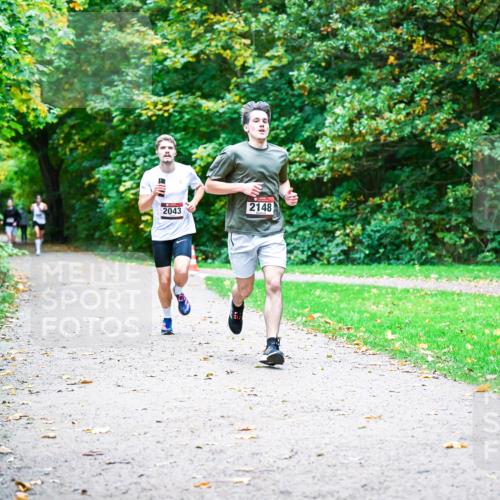 12.10.2025 - Bramfelder Halbmarathon 2025 Dr. Thomas Lammeyer http://msf.ph/oto/9352231 12.10.2025 10:42:45 Laufen 2043, 2148 meine-sportfotos.de