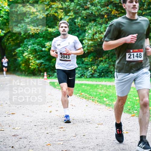 12.10.2025 - Bramfelder Halbmarathon 2025 Dr. Thomas Lammeyer http://msf.ph/oto/9352239 12.10.2025 10:42:46 Laufen 20, 2043, 2148 meine-sportfotos.de