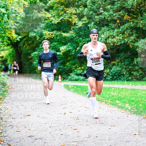 12.10.2025 - Bramfelder Halbmarathon 2025 Dr. Thomas Lammeyer http://msf.ph/oto/9352251 12.10.2025 10:42:53 Laufen 2138, 2505, 812 meine-sportfotos.de