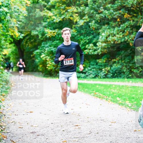 12.10.2025 - Bramfelder Halbmarathon 2025 Dr. Thomas Lammeyer http://msf.ph/oto/9352253 12.10.2025 10:42:54 Laufen 2138, 2505, 12 meine-sportfotos.de