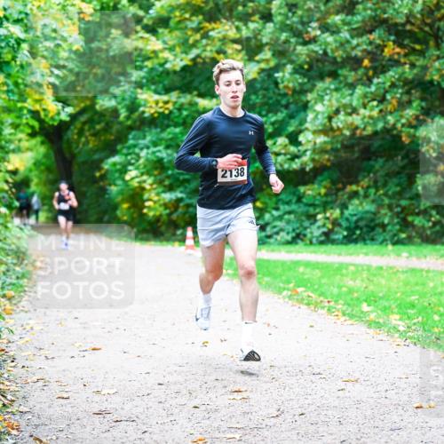 12.10.2025 - Bramfelder Halbmarathon 2025 Dr. Thomas Lammeyer http://msf.ph/oto/9352254 12.10.2025 10:42:54 Laufen 2138 meine-sportfotos.de