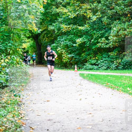 12.10.2025 - Bramfelder Halbmarathon 2025 Dr. Thomas Lammeyer http://msf.ph/oto/9352264 12.10.2025 10:42:58 Laufen 2251 meine-sportfotos.de