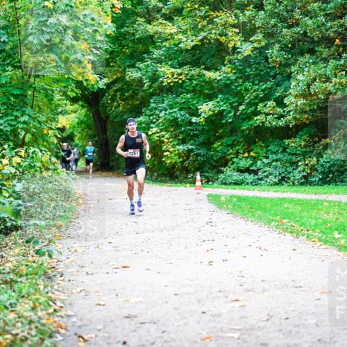 12.10.2025 - Bramfelder Halbmarathon 2025 Dr. Thomas Lammeyer http://msf.ph/oto/9352265 12.10.2025 10:42:58 Laufen 2251 meine-sportfotos.de