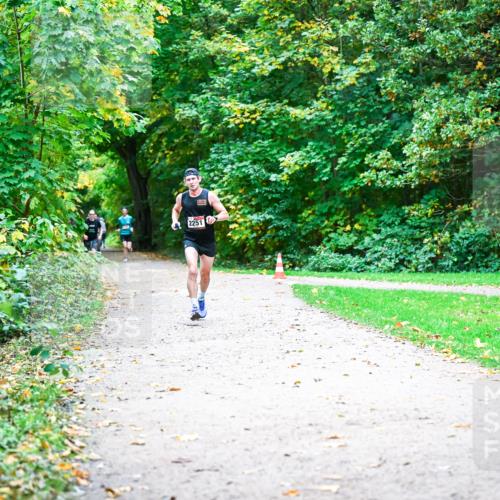 12.10.2025 - Bramfelder Halbmarathon 2025 Dr. Thomas Lammeyer http://msf.ph/oto/9352268 12.10.2025 10:42:58 Laufen 2251 meine-sportfotos.de