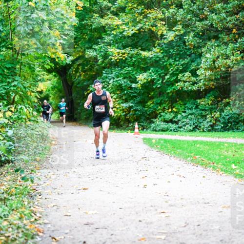 12.10.2025 - Bramfelder Halbmarathon 2025 Dr. Thomas Lammeyer http://msf.ph/oto/9352270 12.10.2025 10:42:59 Laufen 2251 meine-sportfotos.de