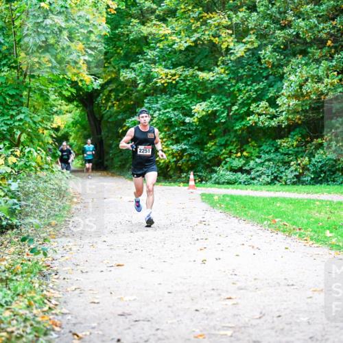 12.10.2025 - Bramfelder Halbmarathon 2025 Dr. Thomas Lammeyer http://msf.ph/oto/9352271 12.10.2025 10:42:59 Laufen 2251 meine-sportfotos.de