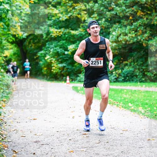 12.10.2025 - Bramfelder Halbmarathon 2025 Dr. Thomas Lammeyer http://msf.ph/oto/9352285 12.10.2025 10:43:01 Laufen 2251 meine-sportfotos.de