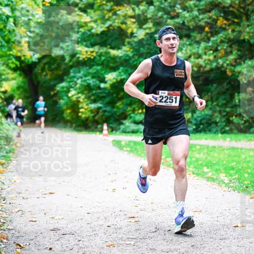 12.10.2025 - Bramfelder Halbmarathon 2025 Dr. Thomas Lammeyer http://msf.ph/oto/9352286 12.10.2025 10:43:01 Laufen 96, 2251 meine-sportfotos.de