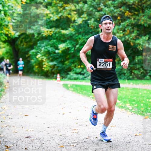 12.10.2025 - Bramfelder Halbmarathon 2025 Dr. Thomas Lammeyer http://msf.ph/oto/9352287 12.10.2025 10:43:01 Laufen 96, 2251 meine-sportfotos.de