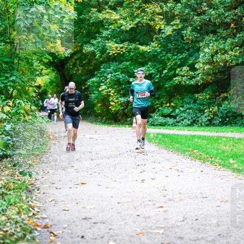 12.10.2025 - Bramfelder Halbmarathon 2025 Dr. Thomas Lammeyer http://msf.ph/oto/9352297 12.10.2025 10:43:06 Laufen 2164 meine-sportfotos.de