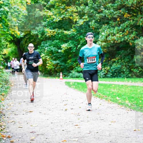 12.10.2025 - Bramfelder Halbmarathon 2025 Dr. Thomas Lammeyer http://msf.ph/oto/9352309 12.10.2025 10:43:08 Laufen 2164 meine-sportfotos.de