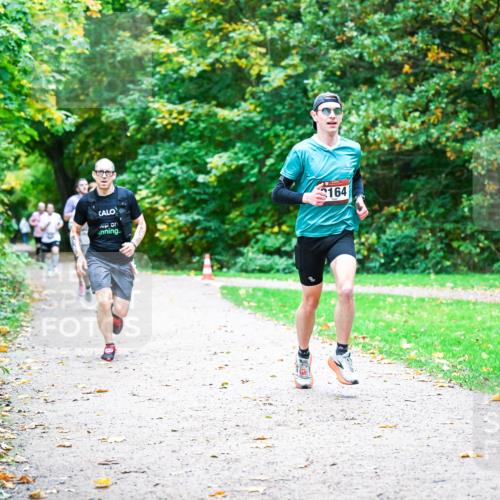 12.10.2025 - Bramfelder Halbmarathon 2025 Dr. Thomas Lammeyer http://msf.ph/oto/9352310 12.10.2025 10:43:08 Laufen 164 meine-sportfotos.de