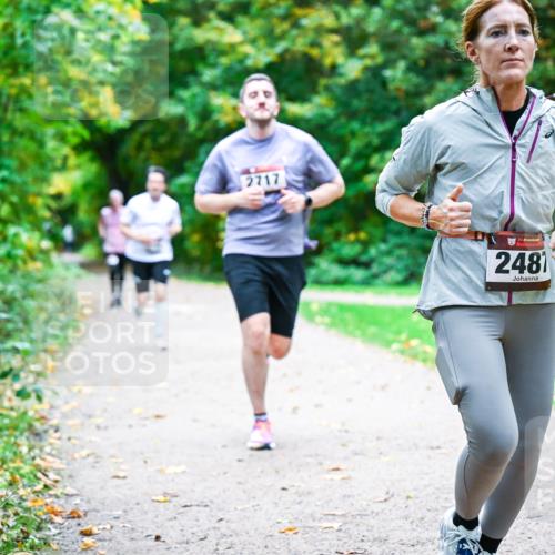 12.10.2025 - Bramfelder Halbmarathon 2025 Dr. Thomas Lammeyer http://msf.ph/oto/9352337 12.10.2025 10:43:12 Laufen 2717, 34, 2481 meine-sportfotos.de