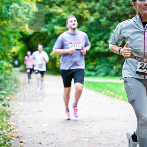 12.10.2025 - Bramfelder Halbmarathon 2025 Dr. Thomas Lammeyer http://msf.ph/oto/9352338 12.10.2025 10:43:12 Laufen 2717, 2481 meine-sportfotos.de