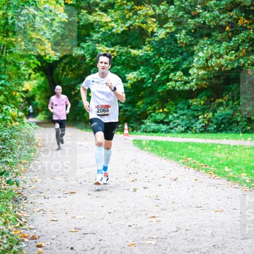 12.10.2025 - Bramfelder Halbmarathon 2025 Dr. Thomas Lammeyer http://msf.ph/oto/9352341 12.10.2025 10:43:14 Laufen 2065 meine-sportfotos.de