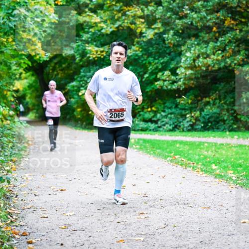 12.10.2025 - Bramfelder Halbmarathon 2025 Dr. Thomas Lammeyer http://msf.ph/oto/9352344 12.10.2025 10:43:14 Laufen 2065 meine-sportfotos.de