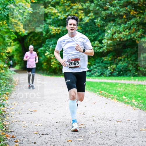 12.10.2025 - Bramfelder Halbmarathon 2025 Dr. Thomas Lammeyer http://msf.ph/oto/9352346 12.10.2025 10:43:15 Laufen 2065 meine-sportfotos.de