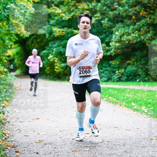 12.10.2025 - Bramfelder Halbmarathon 2025 Dr. Thomas Lammeyer http://msf.ph/oto/9352347 12.10.2025 10:43:15 Laufen 2065 meine-sportfotos.de