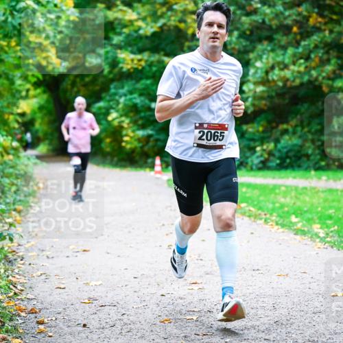 12.10.2025 - Bramfelder Halbmarathon 2025 Dr. Thomas Lammeyer http://msf.ph/oto/9352348 12.10.2025 10:43:15 Laufen 2065 meine-sportfotos.de