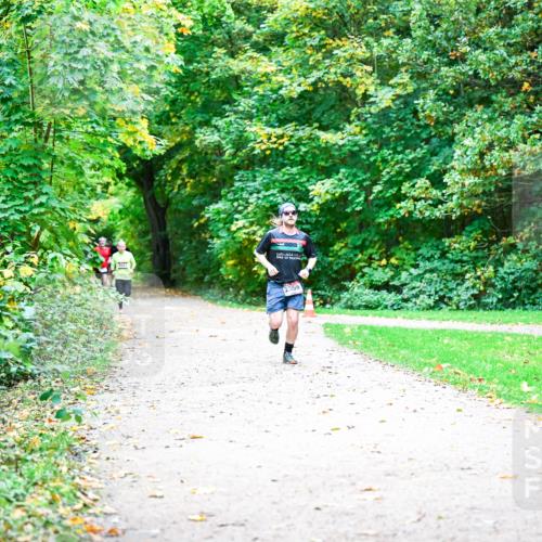 12.10.2025 - Bramfelder Halbmarathon 2025 Dr. Thomas Lammeyer http://msf.ph/oto/9352398 12.10.2025 10:43:33 Laufen 2559 meine-sportfotos.de