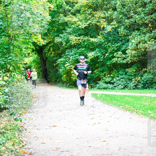 12.10.2025 - Bramfelder Halbmarathon 2025 Dr. Thomas Lammeyer http://msf.ph/oto/9352399 12.10.2025 10:43:33 Laufen 2559 meine-sportfotos.de