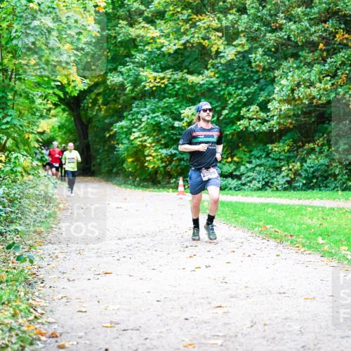 12.10.2025 - Bramfelder Halbmarathon 2025 Dr. Thomas Lammeyer http://msf.ph/oto/9352403 12.10.2025 10:43:34 Laufen 2559 meine-sportfotos.de