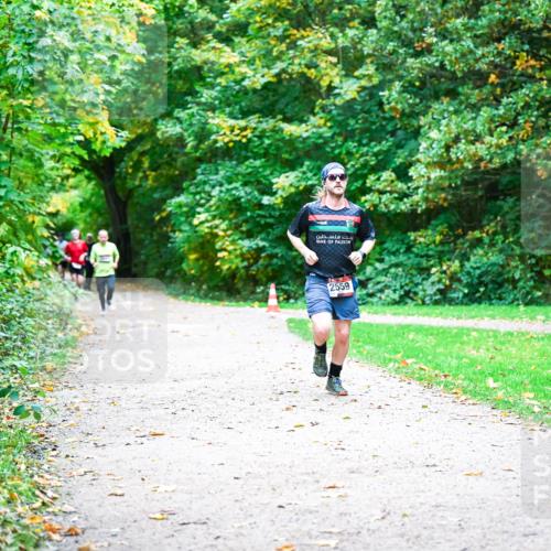 12.10.2025 - Bramfelder Halbmarathon 2025 Dr. Thomas Lammeyer http://msf.ph/oto/9352405 12.10.2025 10:43:34 Laufen 2559 meine-sportfotos.de