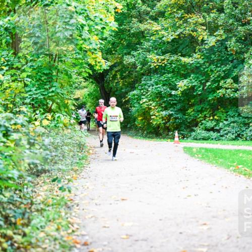 12.10.2025 - Bramfelder Halbmarathon 2025 Dr. Thomas Lammeyer http://msf.ph/oto/9352417 12.10.2025 10:43:37 Laufen 2643 meine-sportfotos.de
