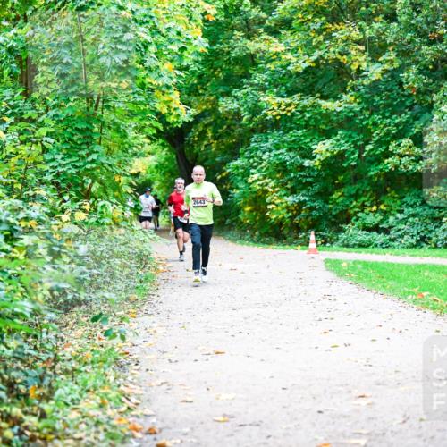 12.10.2025 - Bramfelder Halbmarathon 2025 Dr. Thomas Lammeyer http://msf.ph/oto/9352418 12.10.2025 10:43:38 Laufen 2643 meine-sportfotos.de